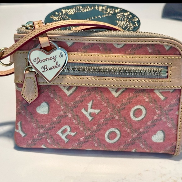 Vintage Dooney & Bourke Red and Tan Heart Charm Wristlet NWOT - Picture 10 of 10